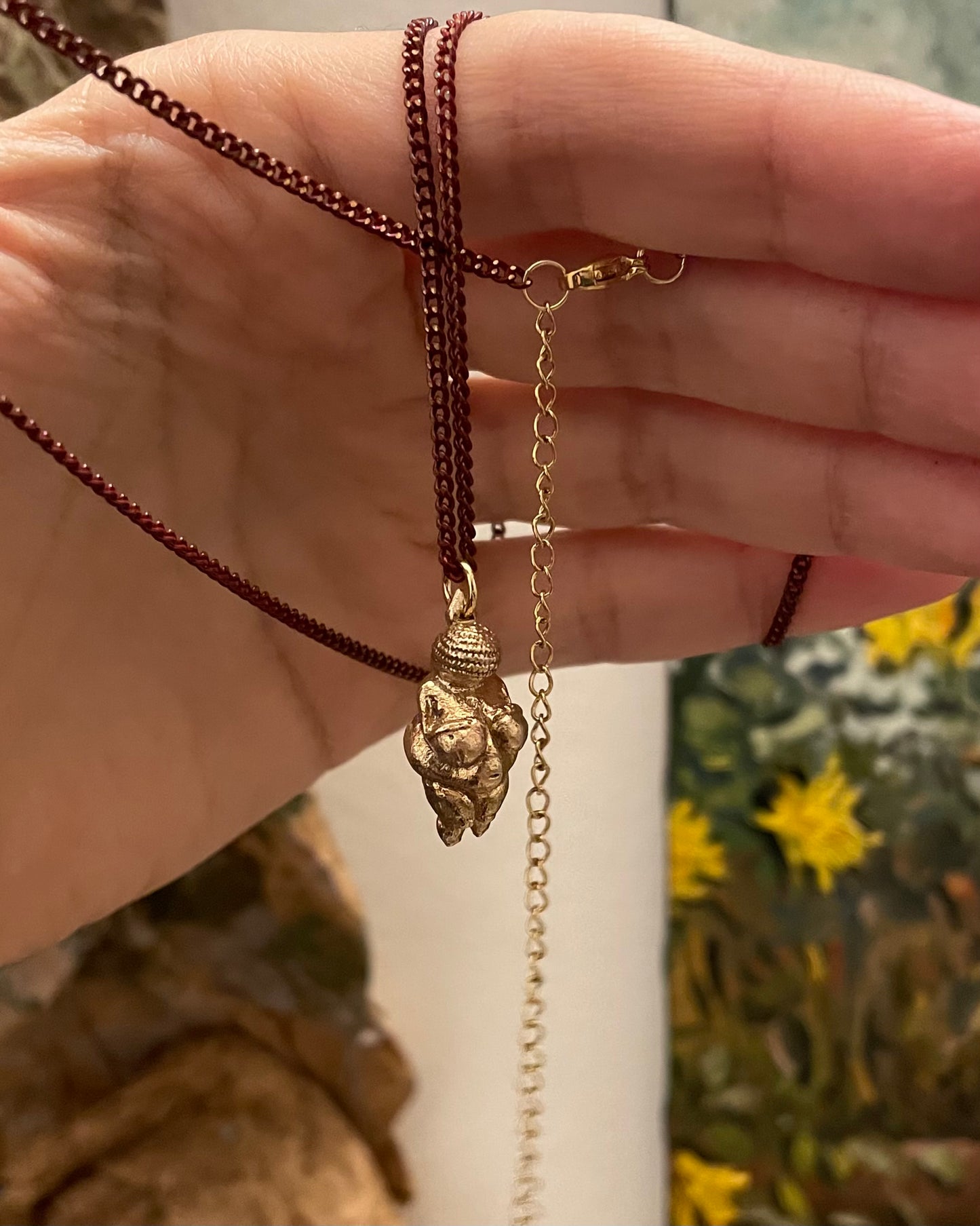 Handcrafted Venus of Willendorf Pendant in Bronze – Ciondolo Venere di Willendorf in bronzo artigianale
